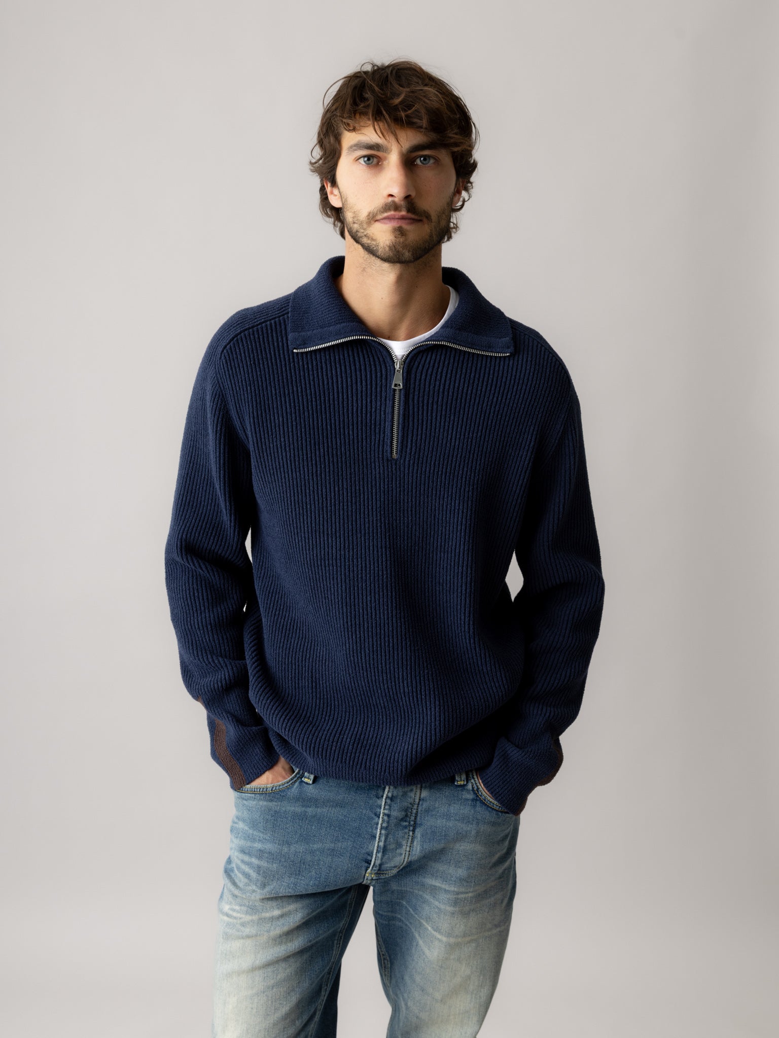 Modelshot / Navy / Detail